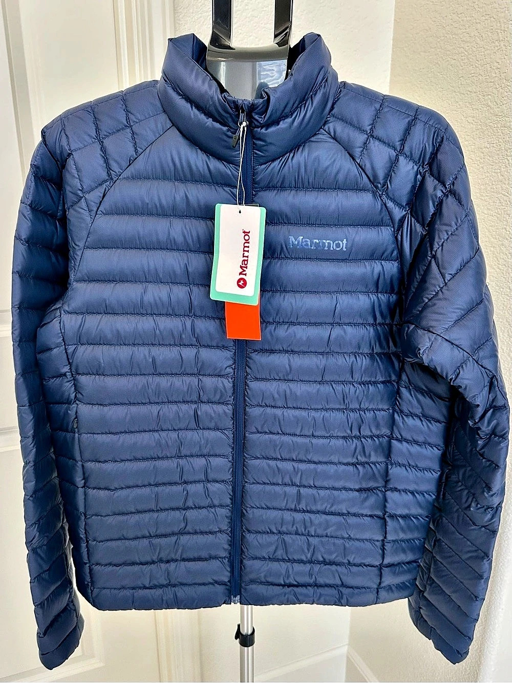 NWT Men’s Marmot Hype Down Jacket in Navy Blue size M